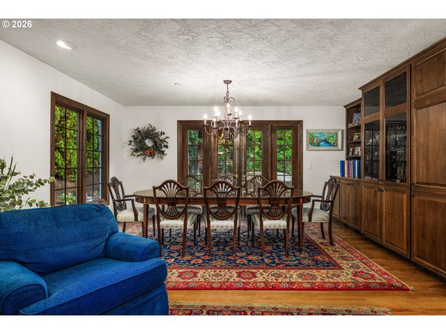 6340 Sw CAMELOT Ln, Portland, OR 97219