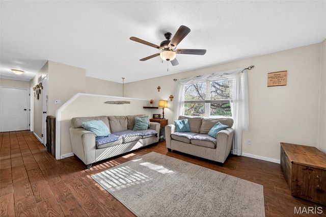 8 Creekwood Drive, St Peters, MO 63376