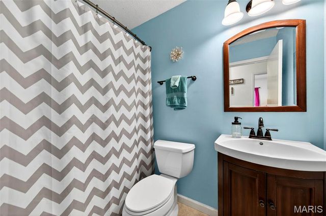 8 Creekwood Drive, St Peters, MO 63376