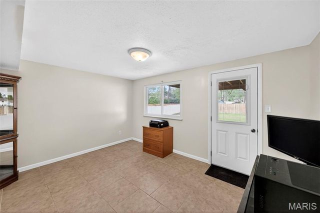 8 Creekwood Drive, St Peters, MO 63376