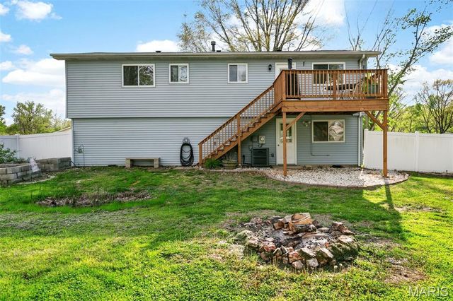 8 Creekwood Drive, St Peters, MO 63376