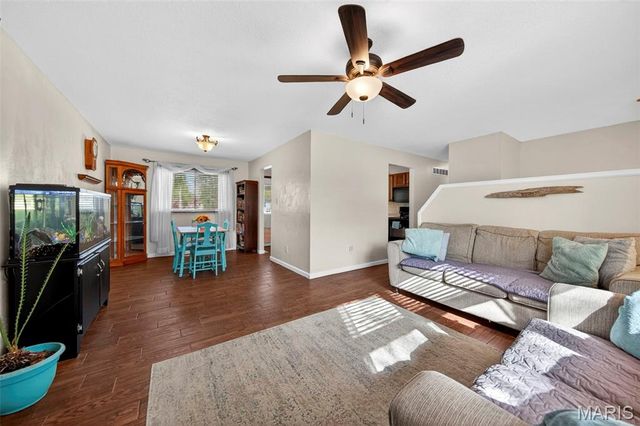 8 Creekwood Drive, St Peters, MO 63376