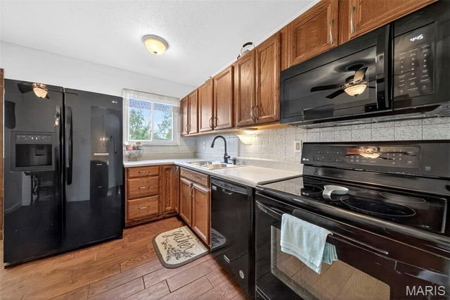 8 Creekwood Drive, St Peters, MO 63376