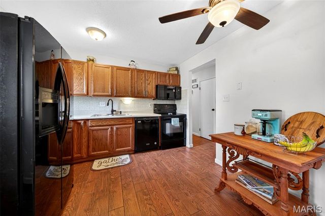 8 Creekwood Drive, St Peters, MO 63376