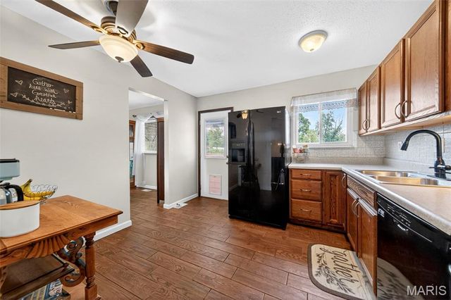 8 Creekwood Drive, St Peters, MO 63376