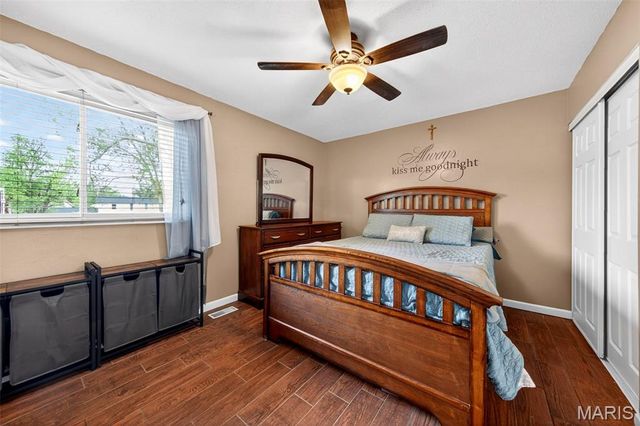 8 Creekwood Drive, St Peters, MO 63376