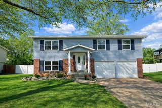 8 Creekwood Drive, St Peters, MO 63376