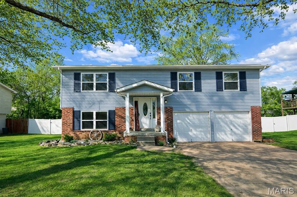 8 Creekwood Drive, St Peters, MO 63376