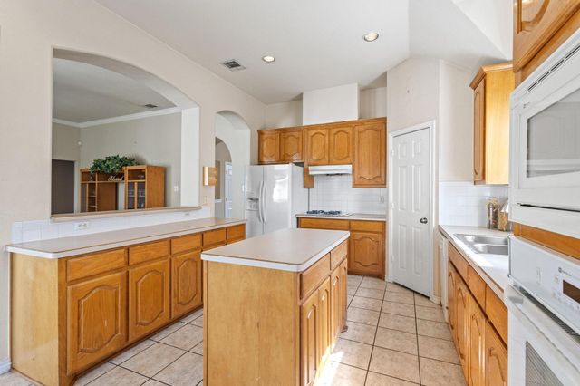 632 Delores Drive, Grand Prairie, TX 75052