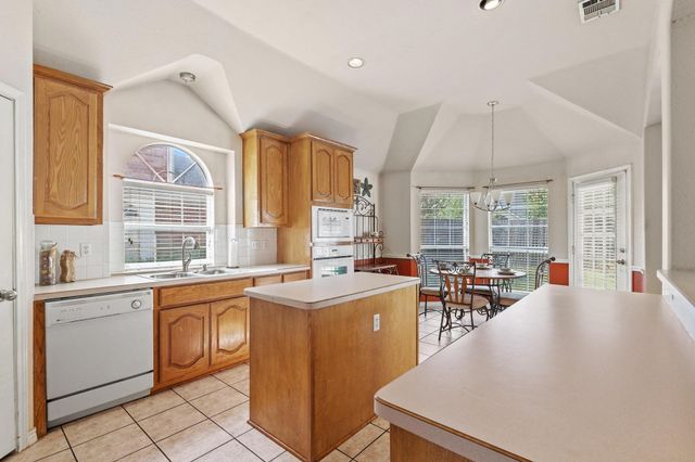 632 Delores Drive, Grand Prairie, TX 75052