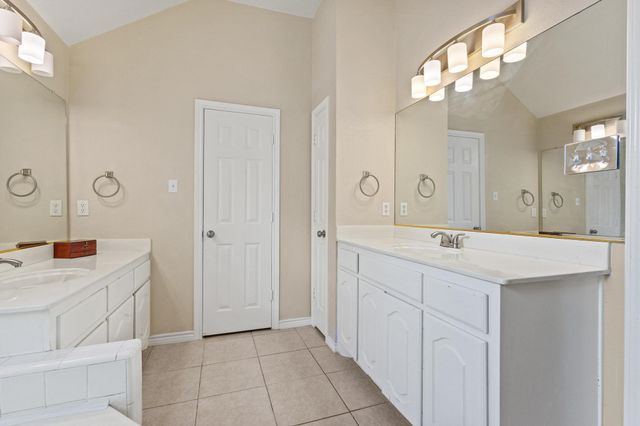 632 Delores Drive, Grand Prairie, TX 75052