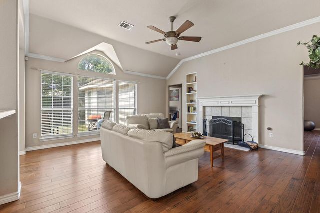 632 Delores Drive, Grand Prairie, TX 75052