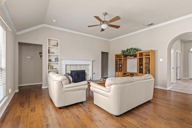 632 Delores Drive, Grand Prairie, TX 75052