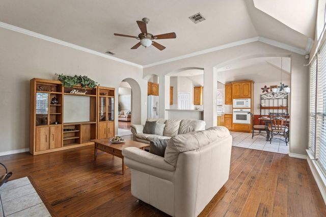 632 Delores Drive, Grand Prairie, TX 75052