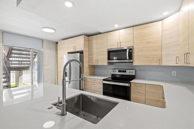 4035 S SCHOOL AVENUE C5, Sarasota, FL 34231