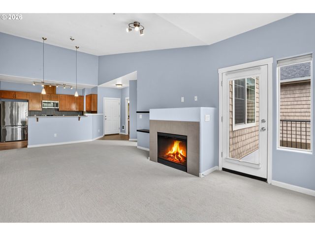 695 Nw FALLING WATERS Ln 404, Portland, OR 97229