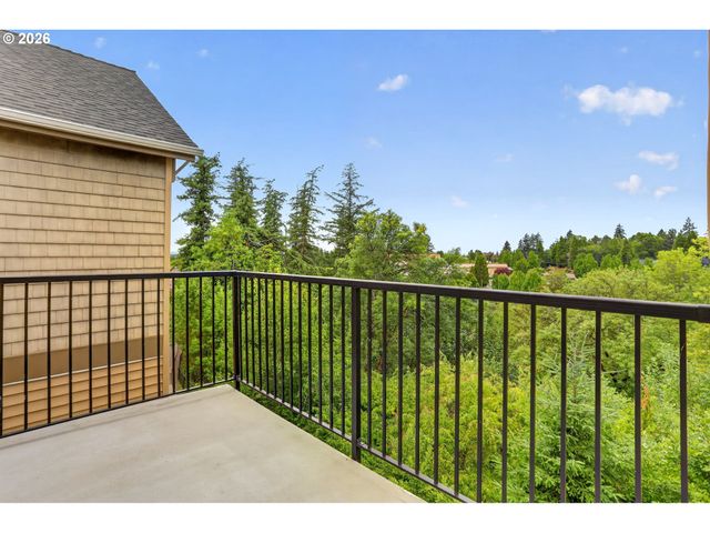 695 Nw FALLING WATERS Ln 404, Portland, OR 97229