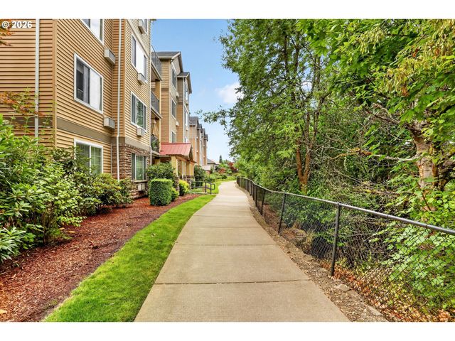 695 Nw FALLING WATERS Ln 404, Portland, OR 97229