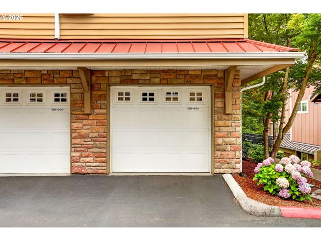 695 Nw FALLING WATERS Ln 404, Portland, OR 97229