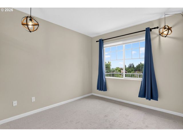 695 Nw FALLING WATERS Ln 404, Portland, OR 97229