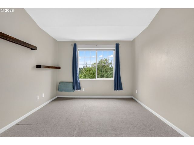 695 Nw FALLING WATERS Ln 404, Portland, OR 97229