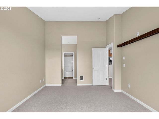 695 Nw FALLING WATERS Ln 404, Portland, OR 97229
