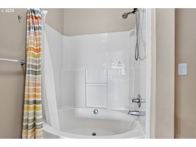 695 Nw FALLING WATERS Ln 404, Portland, OR 97229