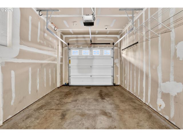 695 Nw FALLING WATERS Ln 404, Portland, OR 97229