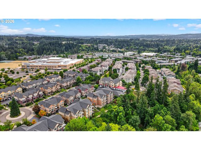 695 Nw FALLING WATERS Ln 404, Portland, OR 97229