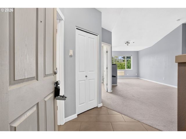 695 Nw FALLING WATERS Ln 404, Portland, OR 97229