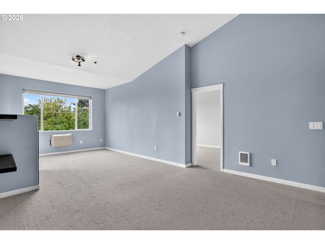 695 Nw FALLING WATERS Ln 404, Portland, OR 97229