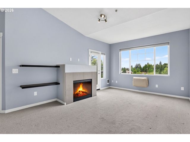 695 Nw FALLING WATERS Ln 404, Portland, OR 97229