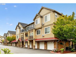 695 Nw FALLING WATERS Ln 404, Portland, OR 97229