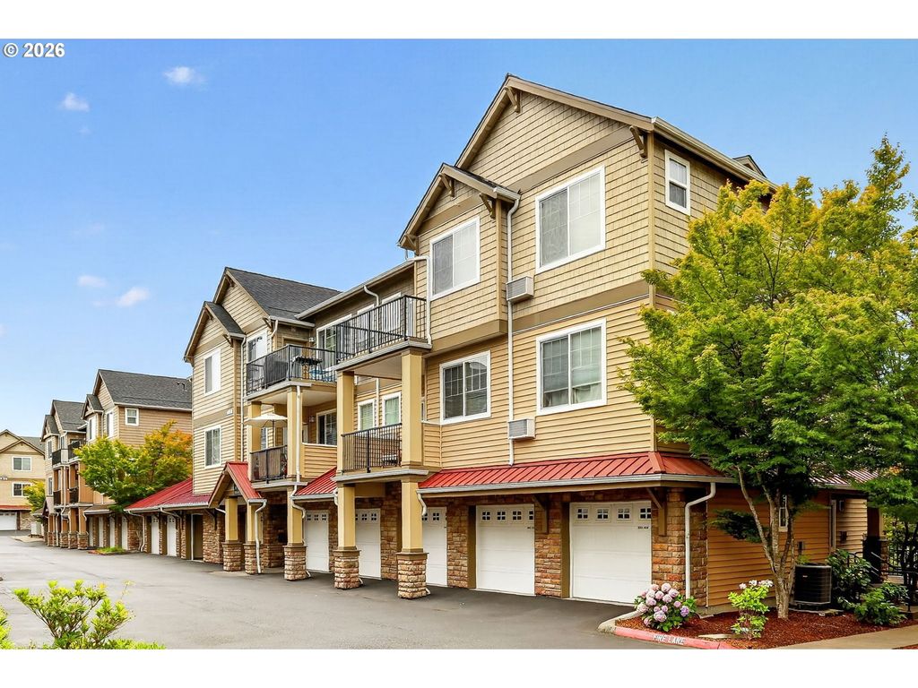 695 Nw FALLING WATERS Ln 404, Portland, OR 97229