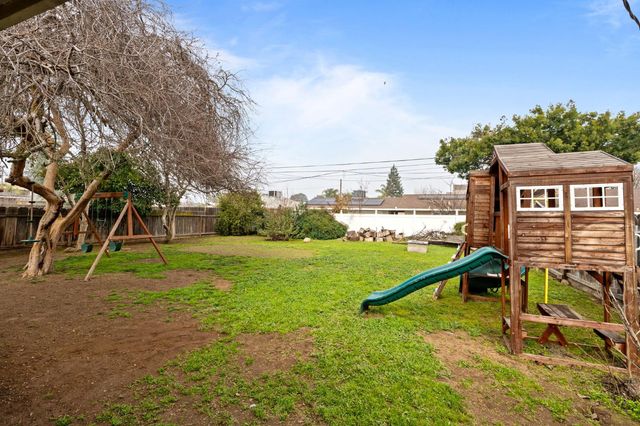 1114 W Princeton Avenue, Fresno, CA 93705