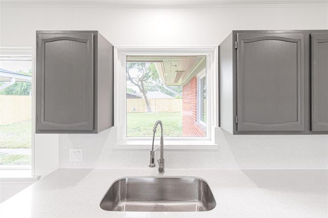 2730 Knotty Oaks Trail, Houston, TX 77045