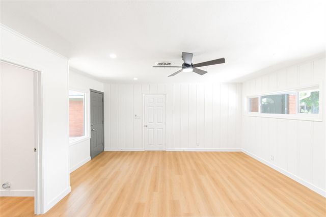 2730 Knotty Oaks Trail, Houston, TX 77045