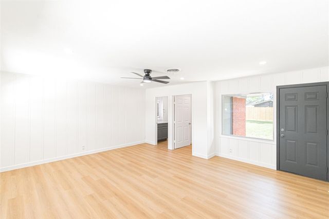 2730 Knotty Oaks Trail, Houston, TX 77045