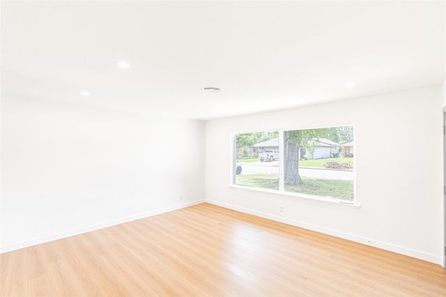 2730 Knotty Oaks Trail, Houston, TX 77045