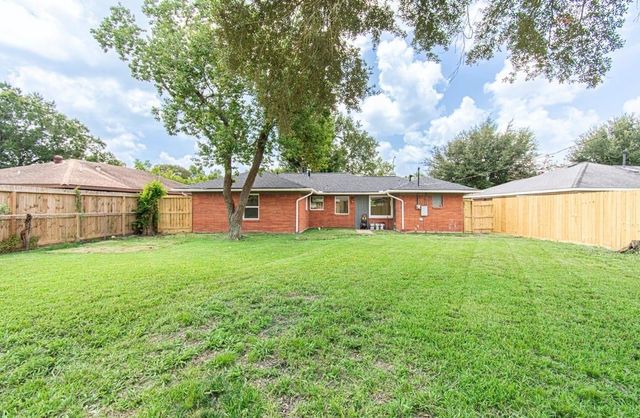 2730 Knotty Oaks Trail, Houston, TX 77045