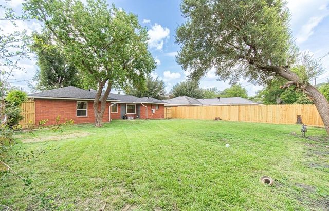 2730 Knotty Oaks Trail, Houston, TX 77045