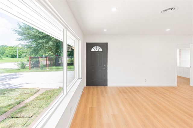 2730 Knotty Oaks Trail, Houston, TX 77045