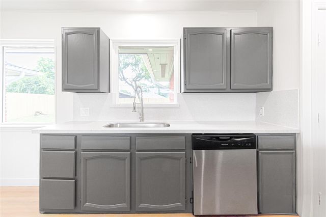 2730 Knotty Oaks Trail, Houston, TX 77045