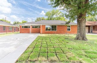 2730 Knotty Oaks Trail, Houston, TX 77045