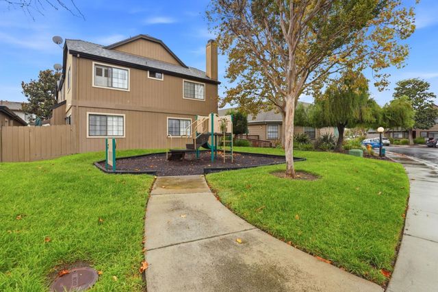 251 Gibson Drive G52, Hollister, CA 95023