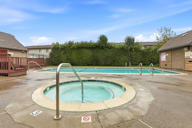 251 Gibson Drive G52, Hollister, CA 95023