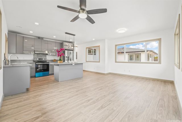 1528 Hooli Circle, Pearl City, HI 96782