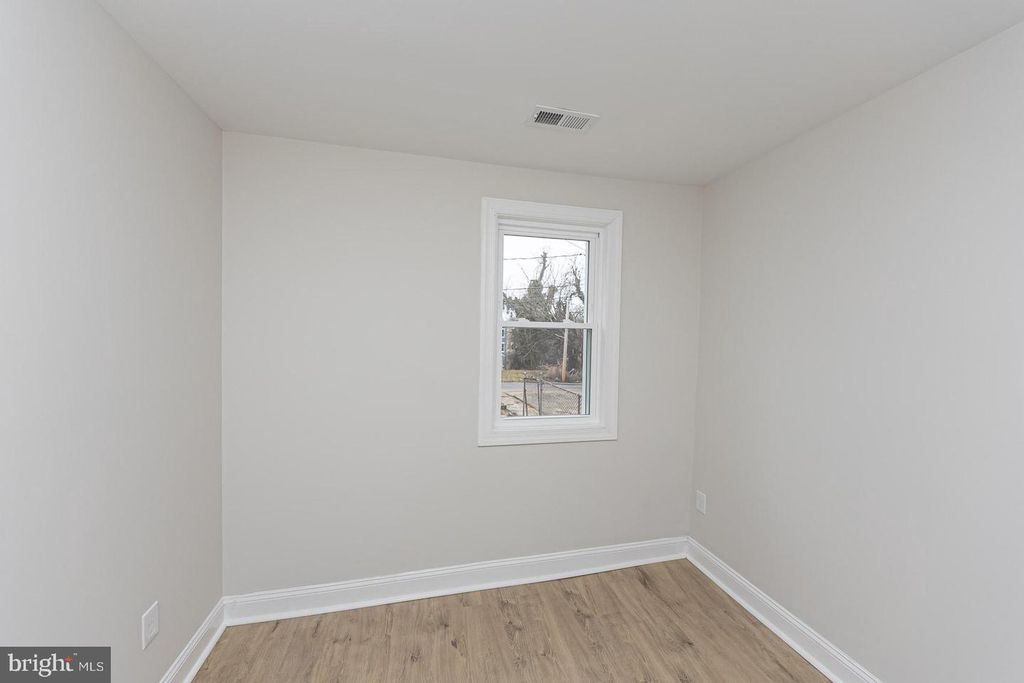 Image 11 of property listing at 2129 MOUNT HOLLY ST, Baltimore, MD 21216