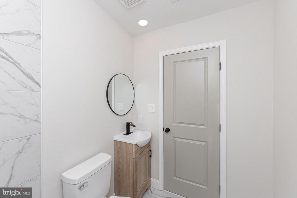 Image 14 of property listing at 2129 MOUNT HOLLY ST, Baltimore, MD 21216