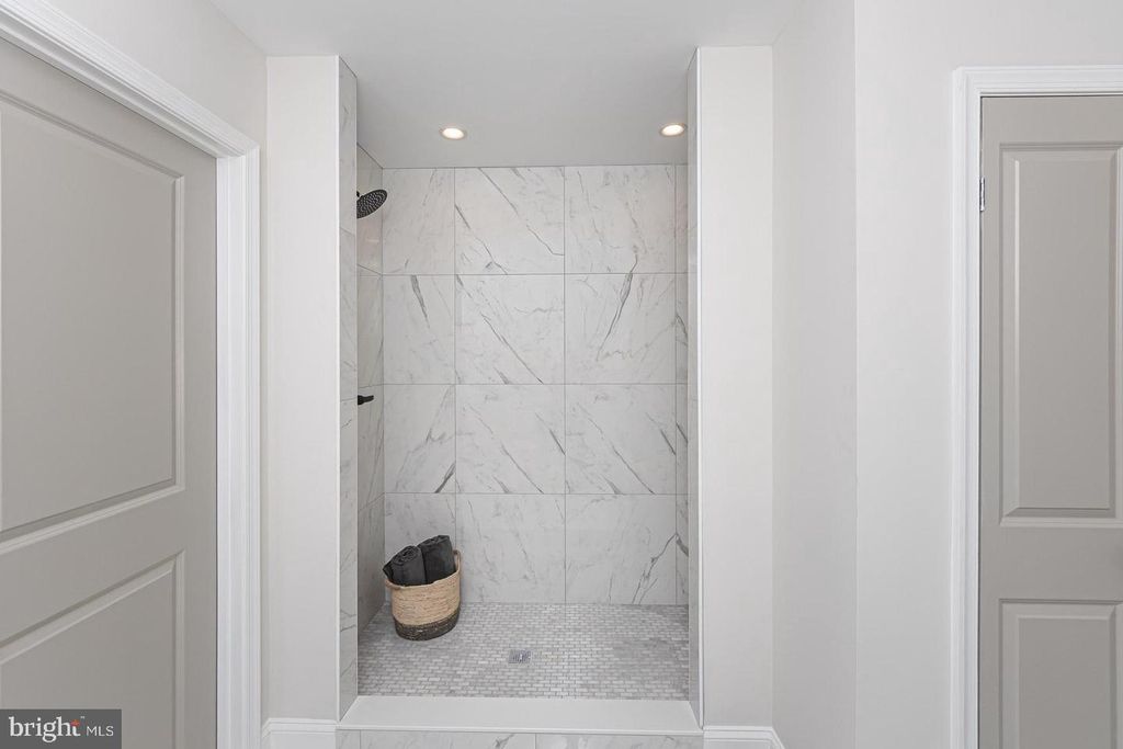 Image 20 of property listing at 2129 MOUNT HOLLY ST, Baltimore, MD 21216